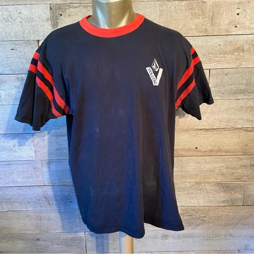 💥5/$25  Volcom men’s black & red t-shirt in size‎ large